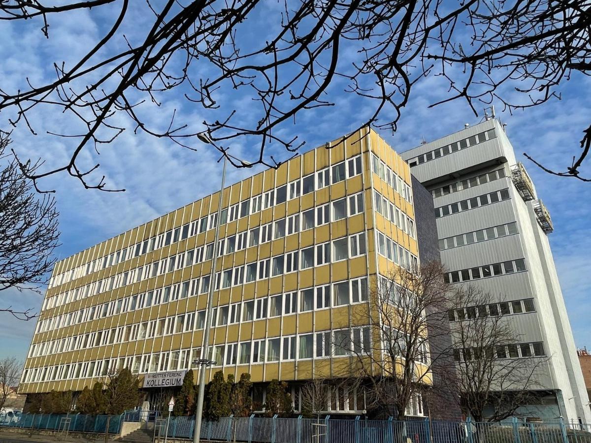 The College Group Hostel Budapest Eksteriør billede